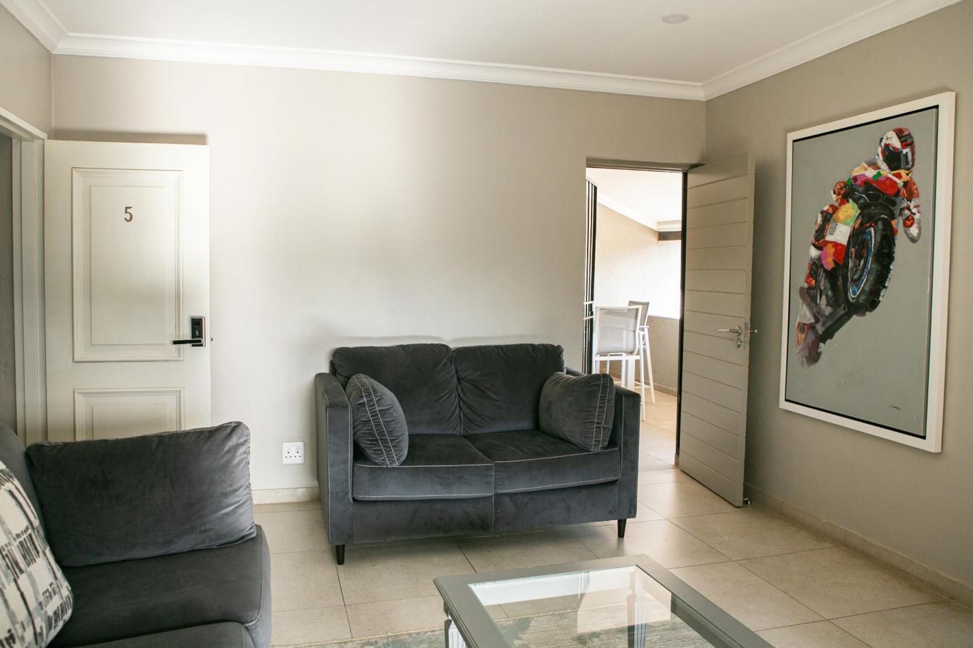 Отель Fair Glen Kyalami Экстерьер фото